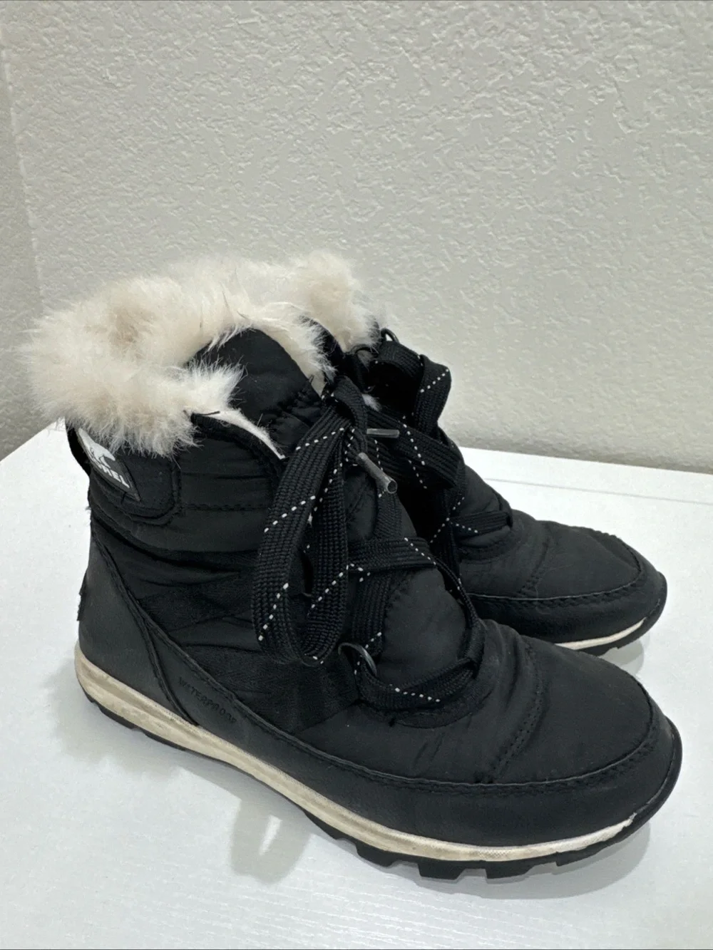 Sorel Whitney Short Lace Boots Youth Size 2 Black Faux Fur Waterproof Winter